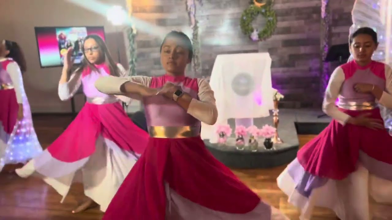Algo Está Pasando- Danza