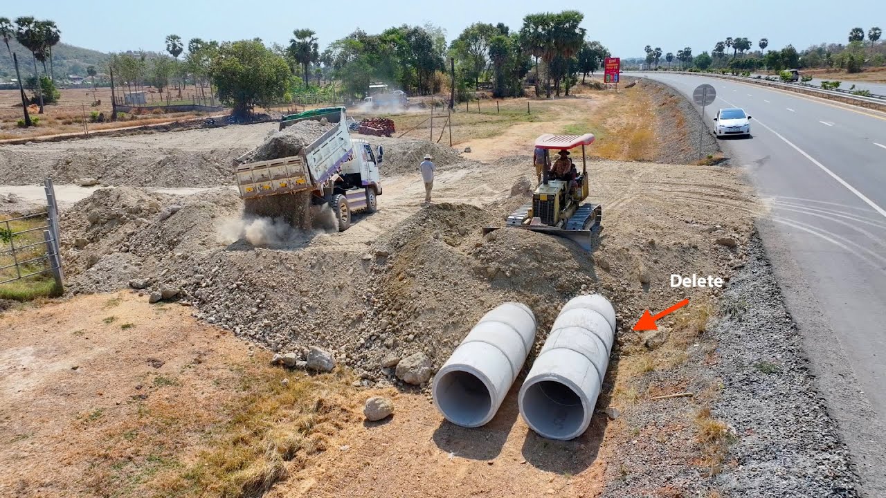 Good Video Of The Landfill Next To The ASEAN Road To Make The Entrance To The House & 5 Ton Trucks