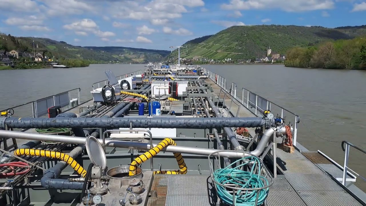 Te daal met het vlaggenschip van Interstream Barging