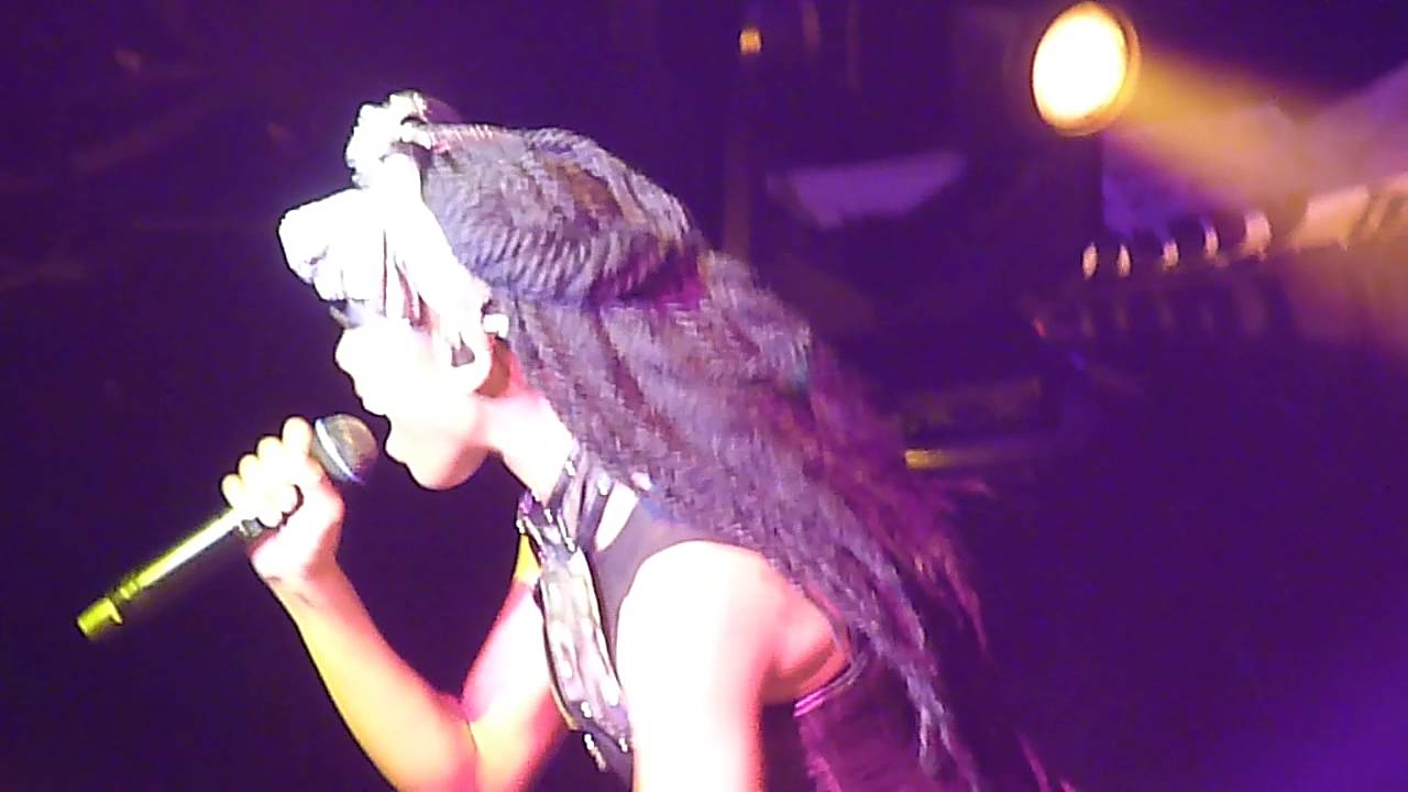 Brandy - How Will I Know/I Wanna Dance With Somebody (Whitney Houston Medley)(HD)(Live Indigo O2)