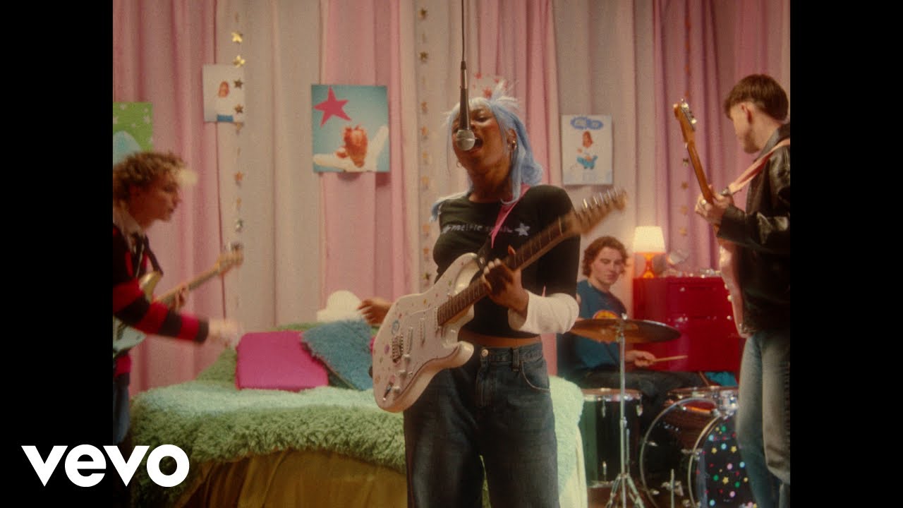 EF&Eacute; - 2000SEVEN (Official Music Video)