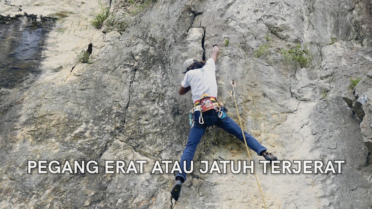 Merayap di Bebatuan Vertikal - Rock Climbing