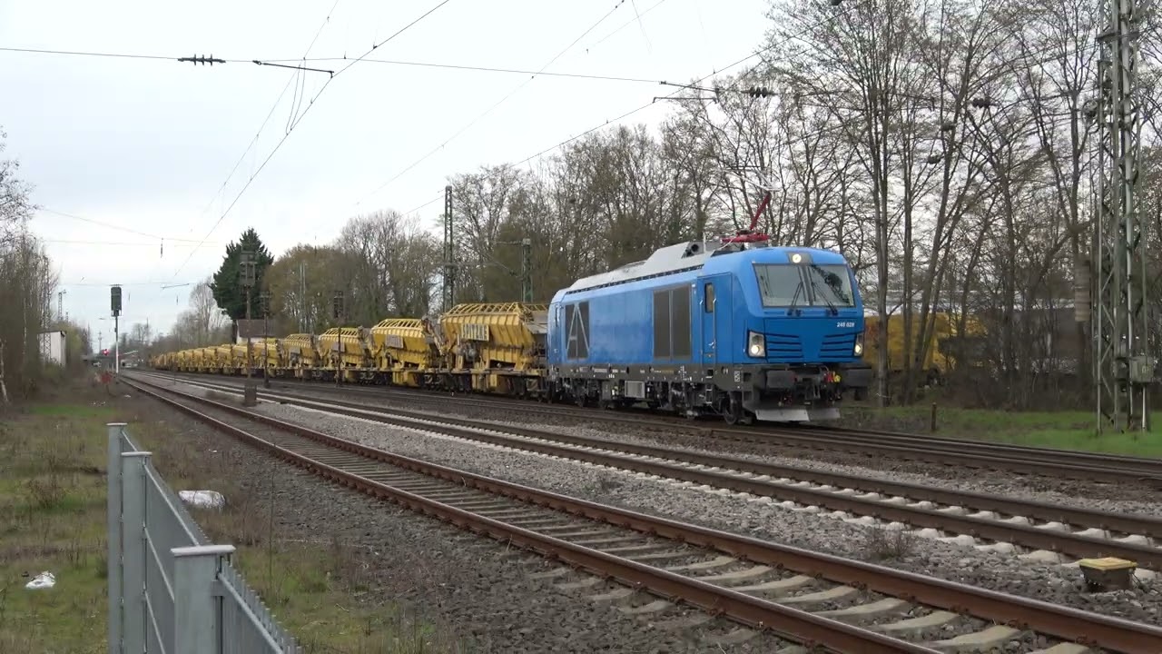 Spitzke Siemens Vectron DualMode 248 028-3 mit Gleisbettungsreinigungsmaschine in Maintal Ost