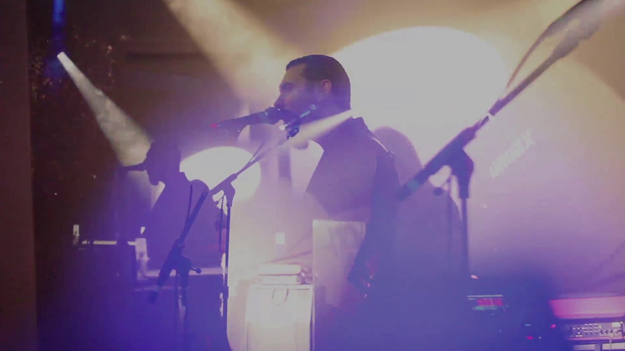 Onur Emek – Isınamazsın Ağlarken (Canlı Performans – Bronx Pi Sahne, 2016)