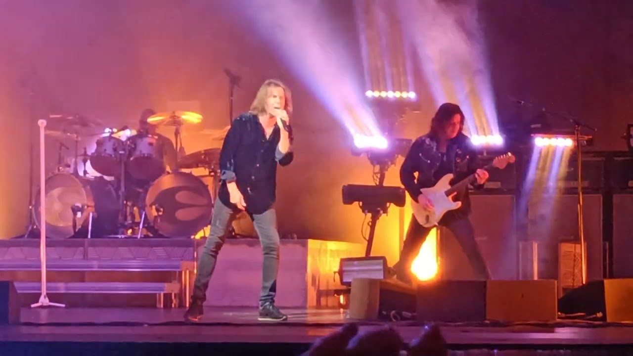 Europe the band - Live at Milano - Intro Documentary - On Broken Wings - Seven Doors Hotel