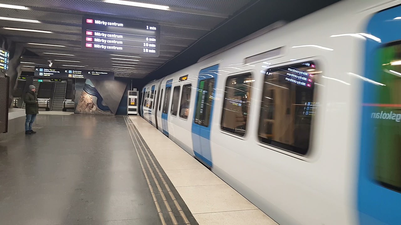 C30 Tunnelbana ankommer till Tekniska högskolan