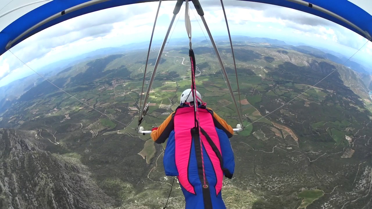 Hang gliding in Ager - Turbulent Day - Wills Wing Falcon 4