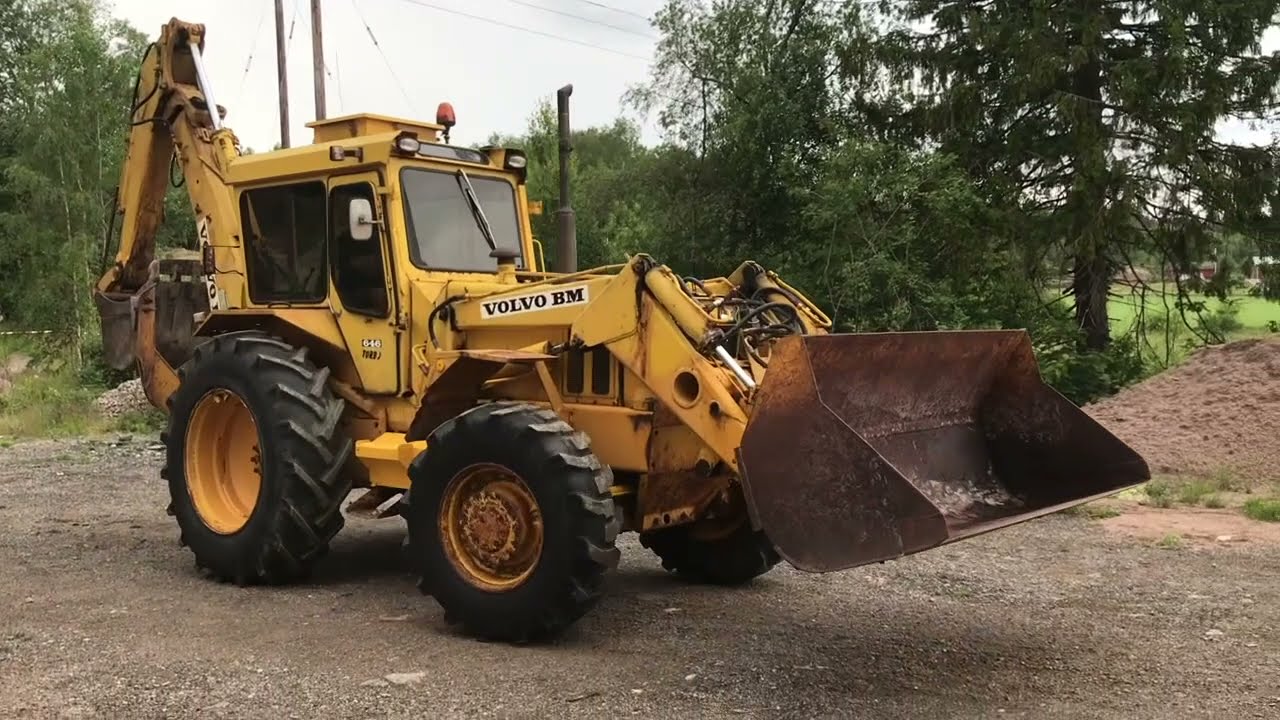 Köp Traktorgrävare Volvo BM 646 Turbo 4WD med redskap på Klaravik