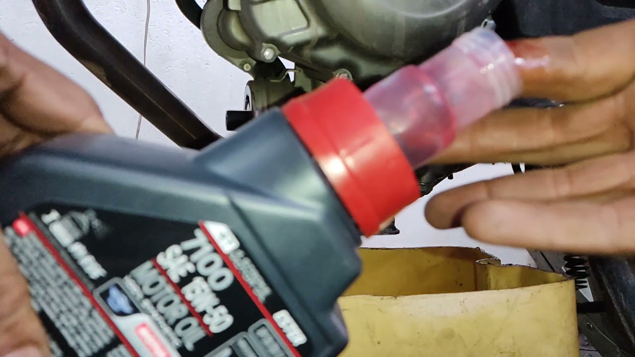 Como cambiar el aceite y filtro de un Suzuki Vstrom 650 XT...