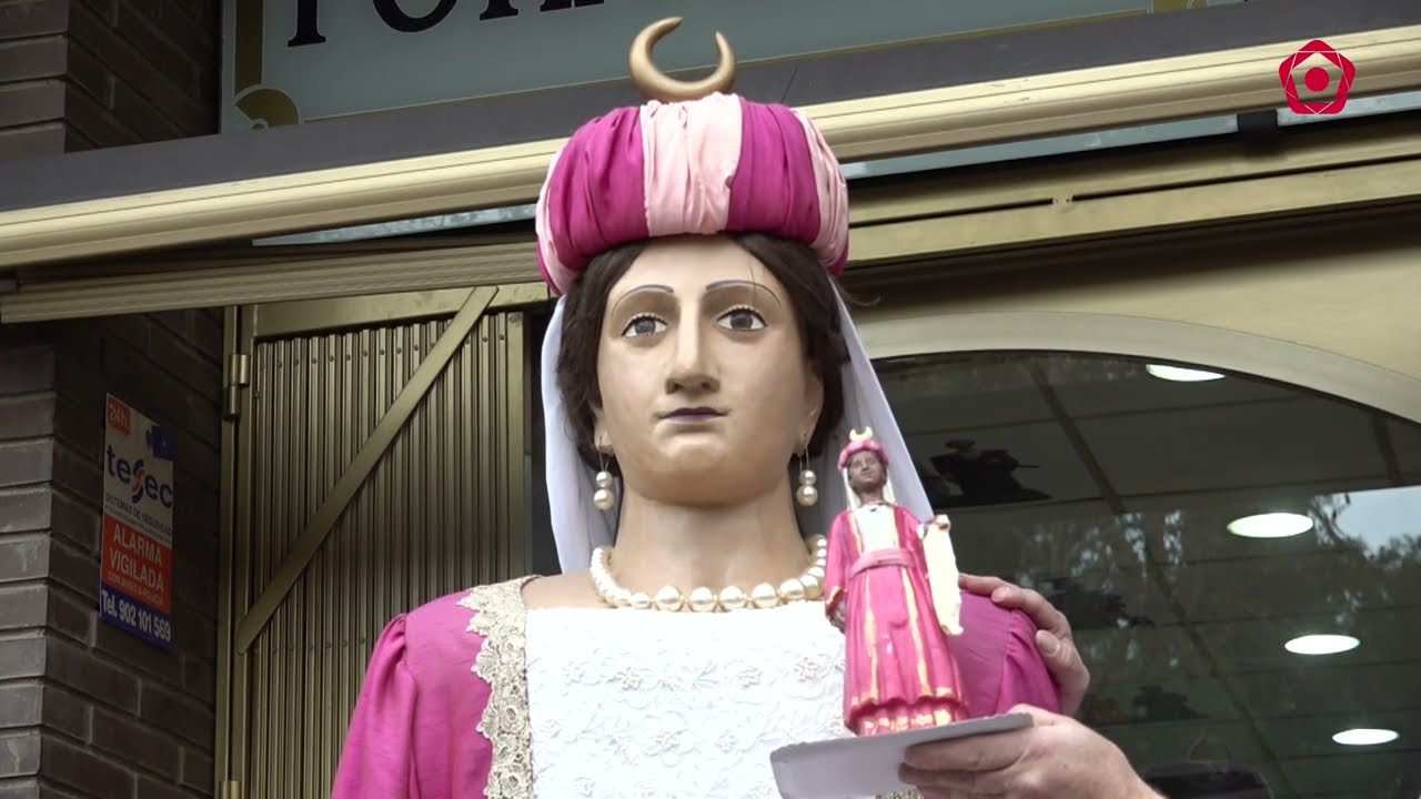 La mona més festiva de Reus ja té nova protagonista: la geganta Mora