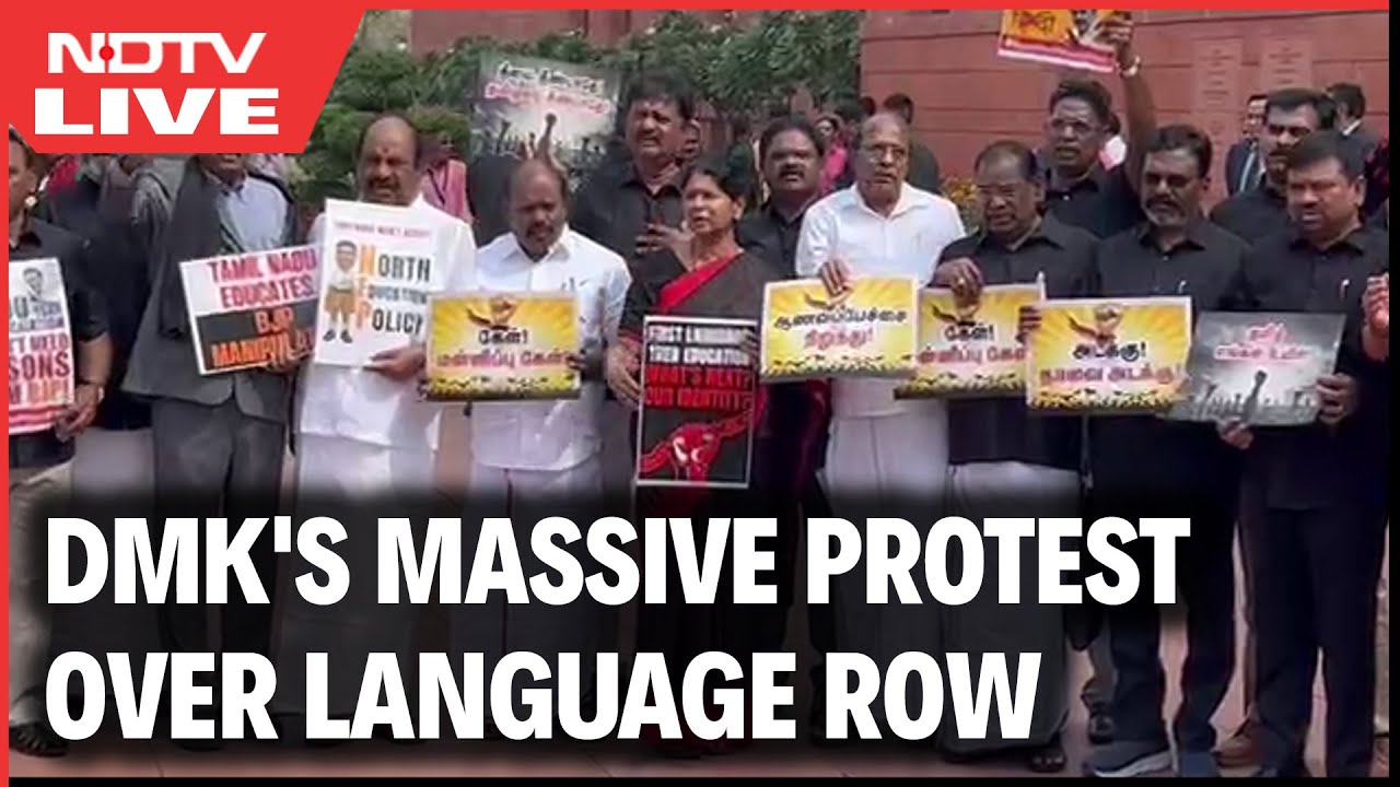 DMK Kanimozhi | DMK MPs Hold Protest Outside Parliament Over 3-Language Policy