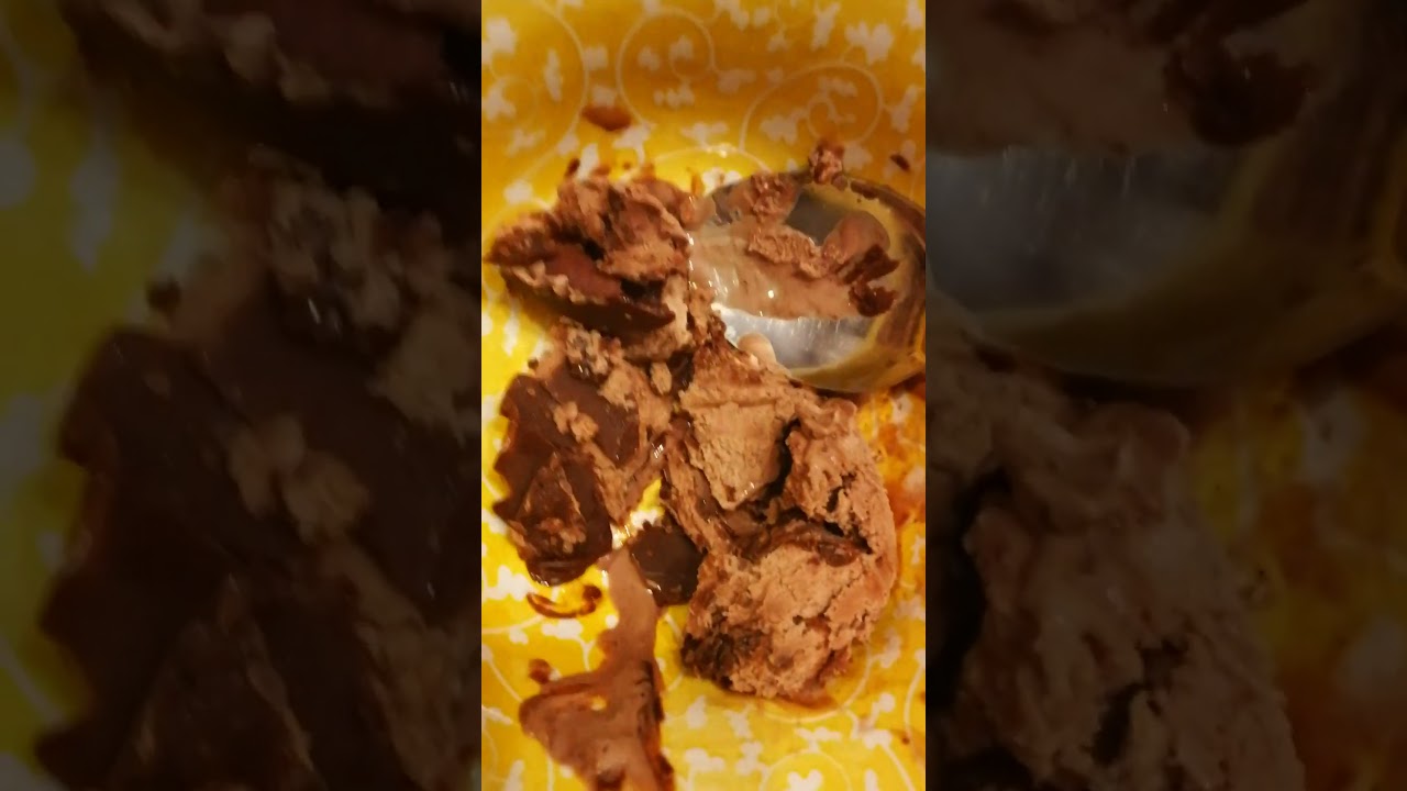 Zum ersten Mal Nutellaeis gegessen