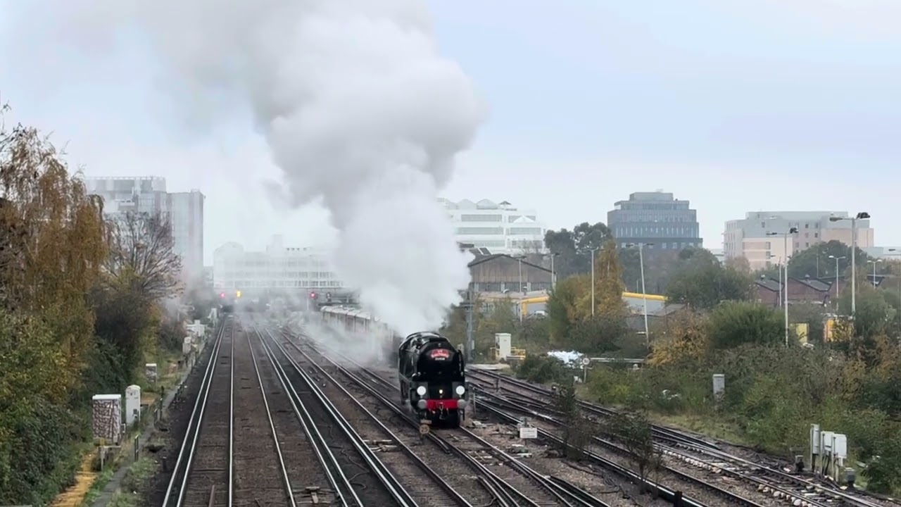 35028 Clan Line on Belmond to Portsmouth Harbour 15th November 2025