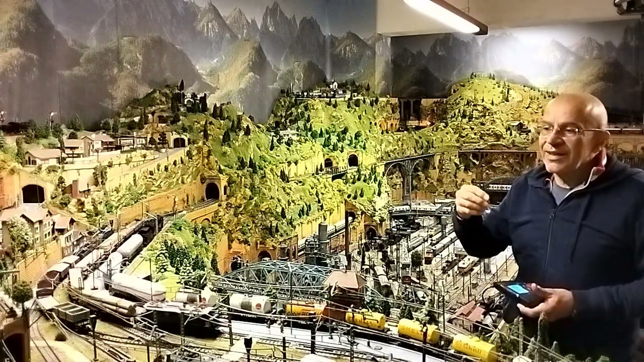 Proviamo il digitale con più locomotive sul plastico analogico...
