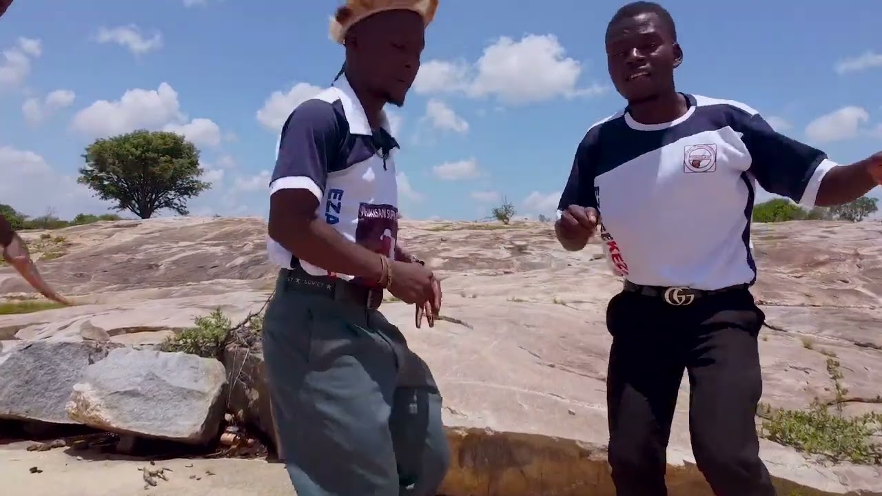 PHIKISANI SUPER SOUNDS UMBANE WEZULU VIDEO Pliz like and Subscribe
