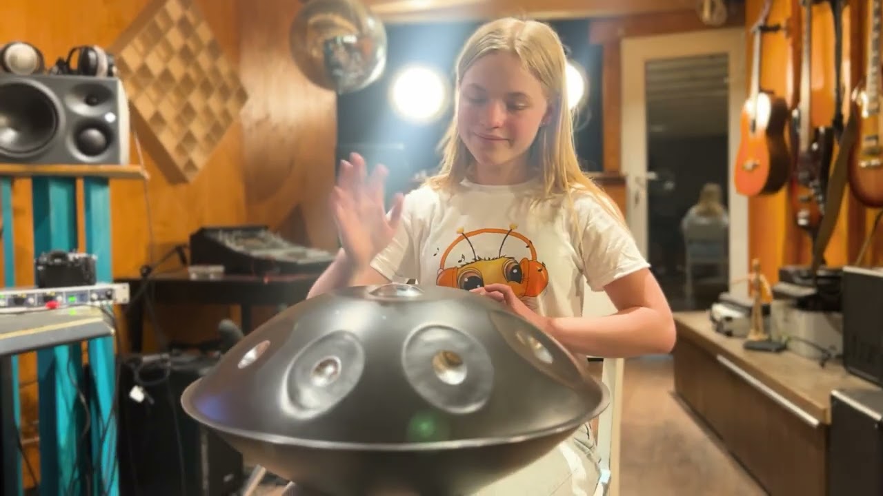 Ronja playing on a Opsilon Handpan | Improvisation
