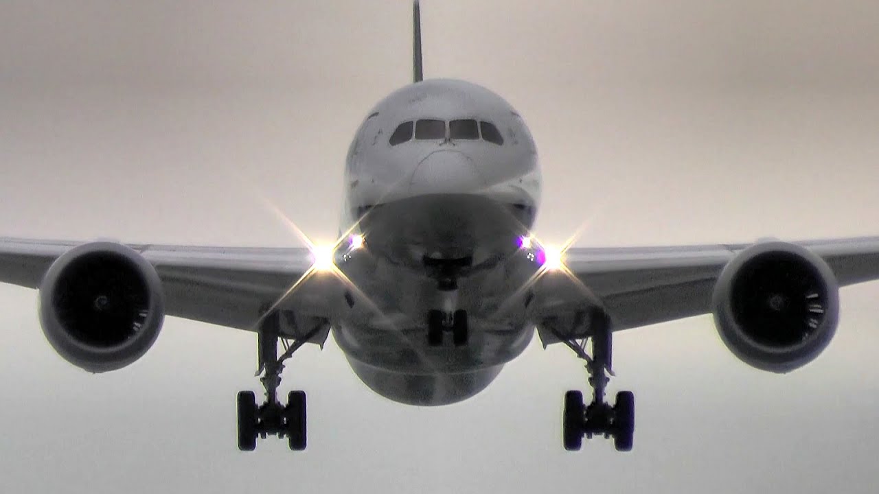 伊丹空港 千里川土手 スターウォーズジェット，エアバスA350-900 他