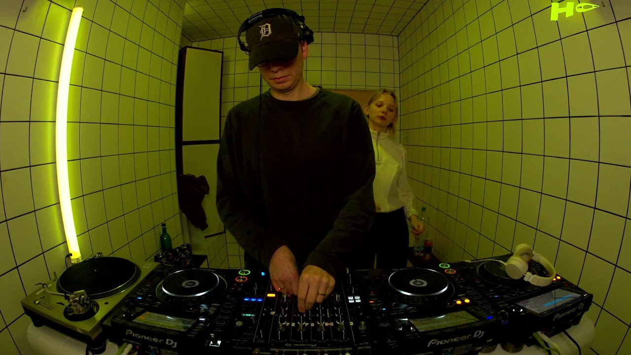 Live From Earth Klub - 41ISSA B2B O-Wells | H&Ouml;R - Oct 13 / 2022