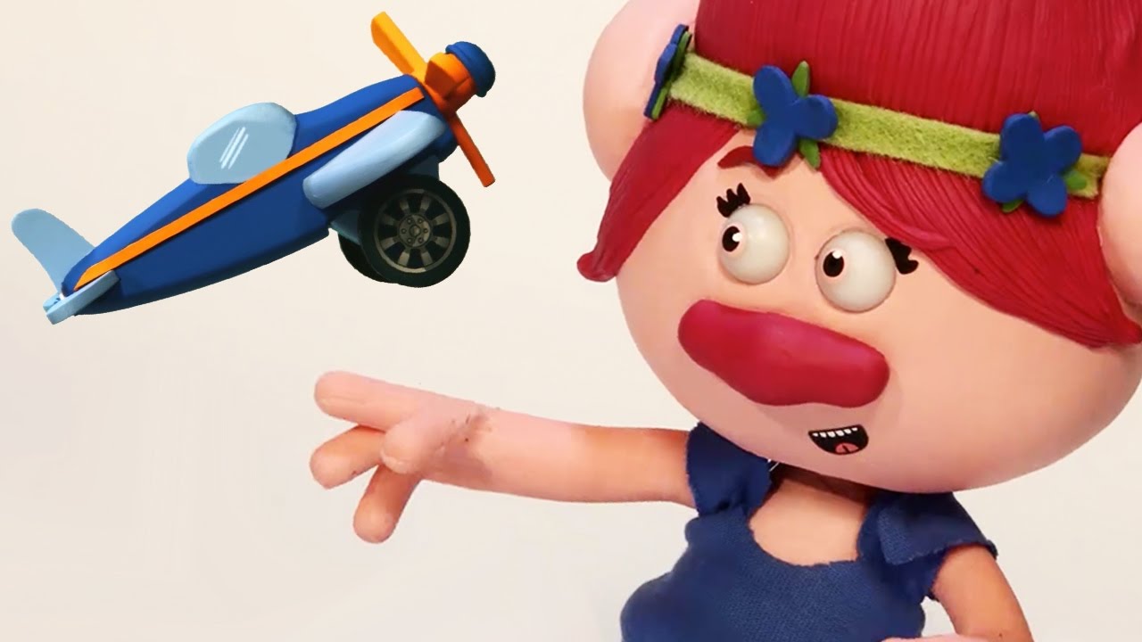 Branch keeps destroying Princess Poppy's toys! Play Doh Stop Motion #Trolls | 🎨 Crafty Kids