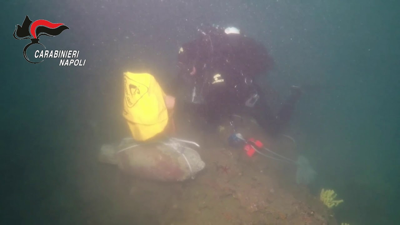 ANFORA ROMANA RECUPERATA IN MARE DAI CARABINIERI NELLE ACQUE ANTISTANTI IL LUNGOMARE DI NAPOLI