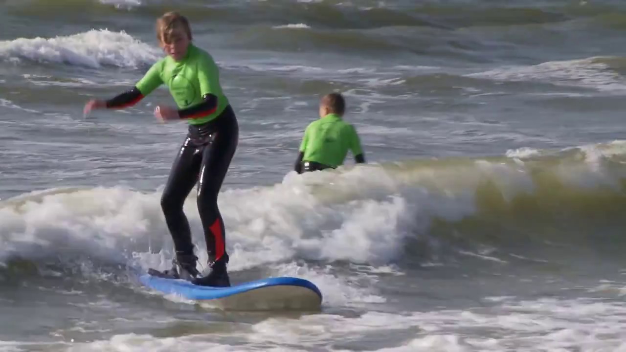 Lerne mit Jelle und Patricia Surfen an der Surfschule Texel 🏄‍♀️- De Texelaar #2.5