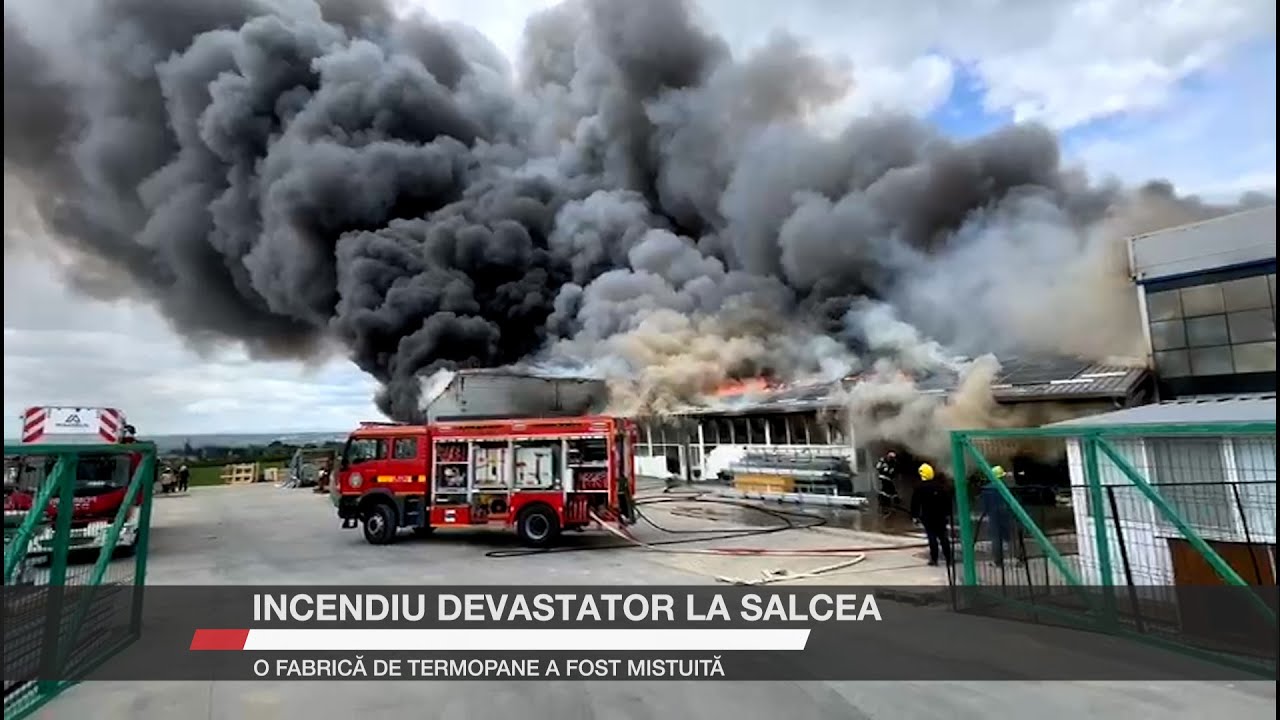 Incendiu devastator la Salcea. O fabrică de termopane a fost mistuită