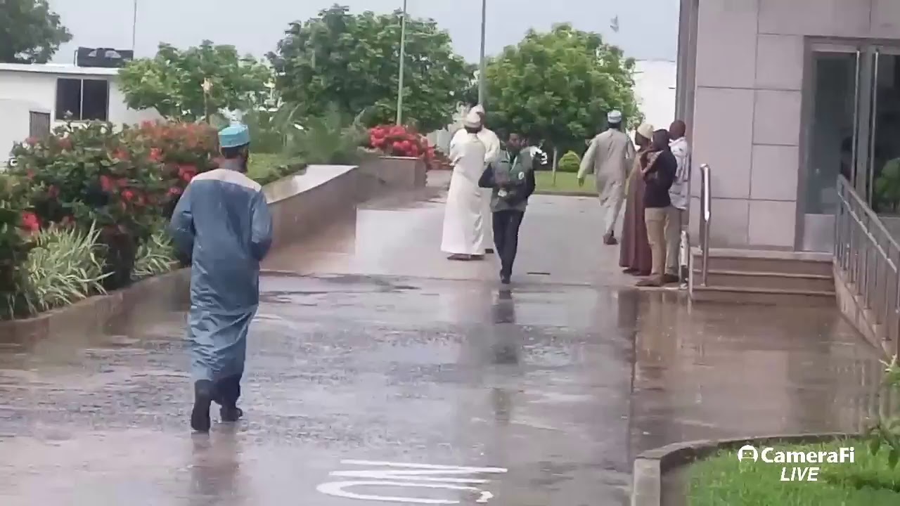 Airport akipokewa Al Habib Omar bin Hafidh o.