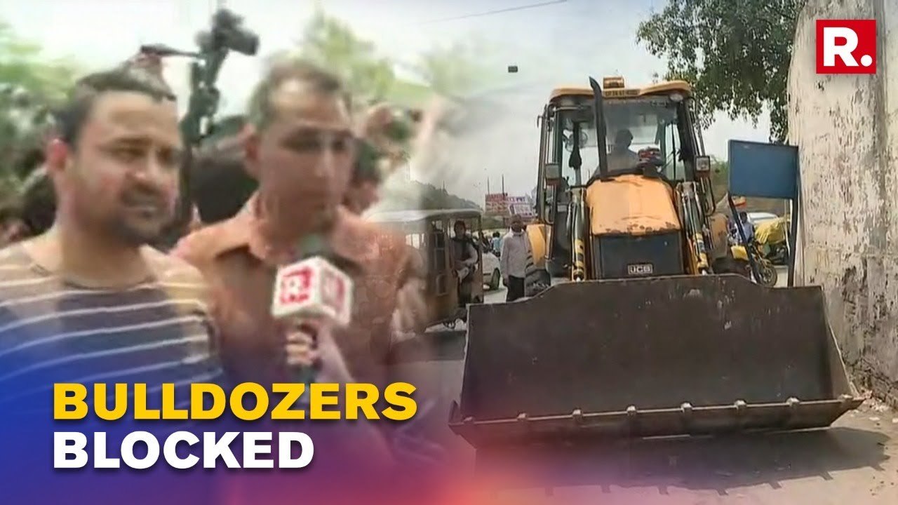 Shaheen Bagh Demolition Drive: Locals Block Bulldozers; Cong & AAP join Protests Amid Face-off