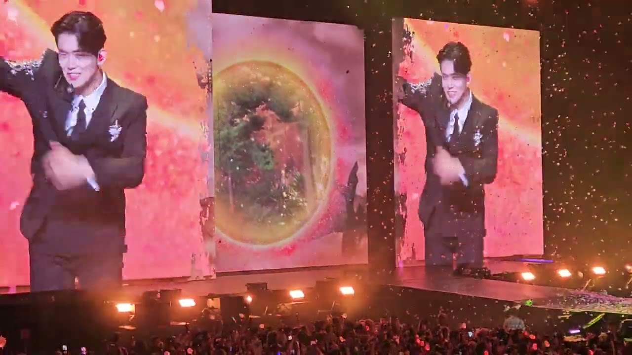 TXT in Barcelona - Over the moon, Deja vu, 0X1=Lovesong - 