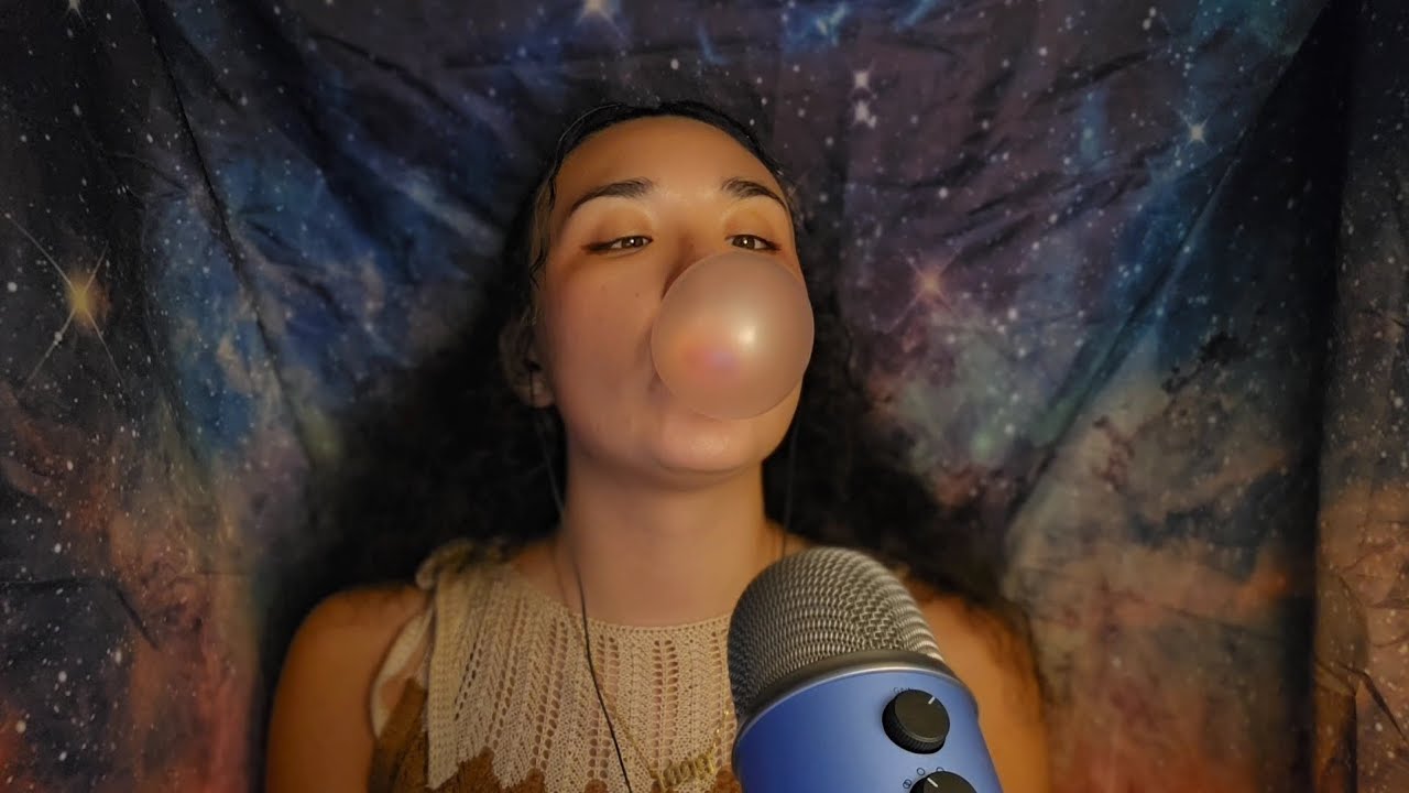ASMR💭 GUM CHEWING (Up-close whispering)