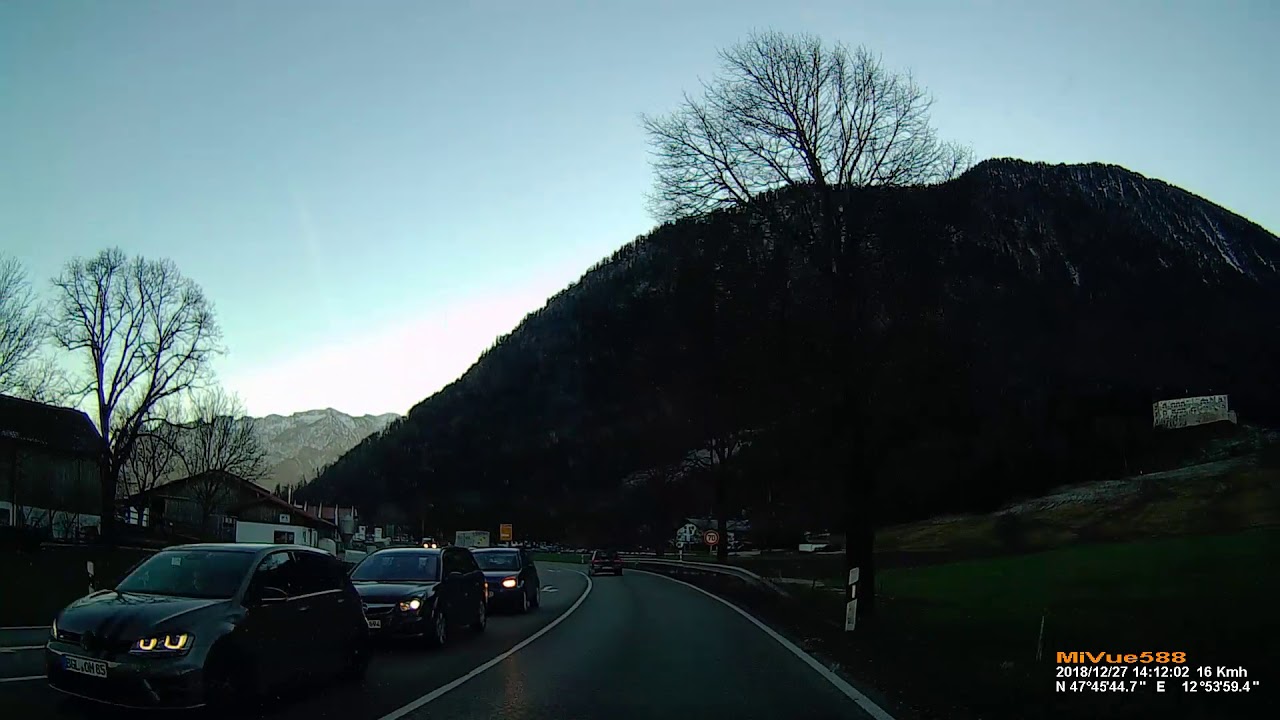 D: Urwies. Gemeinde Piding. Landkreis Berchtesgadener Land. Ortsdurchfahrt. Dezember 2018