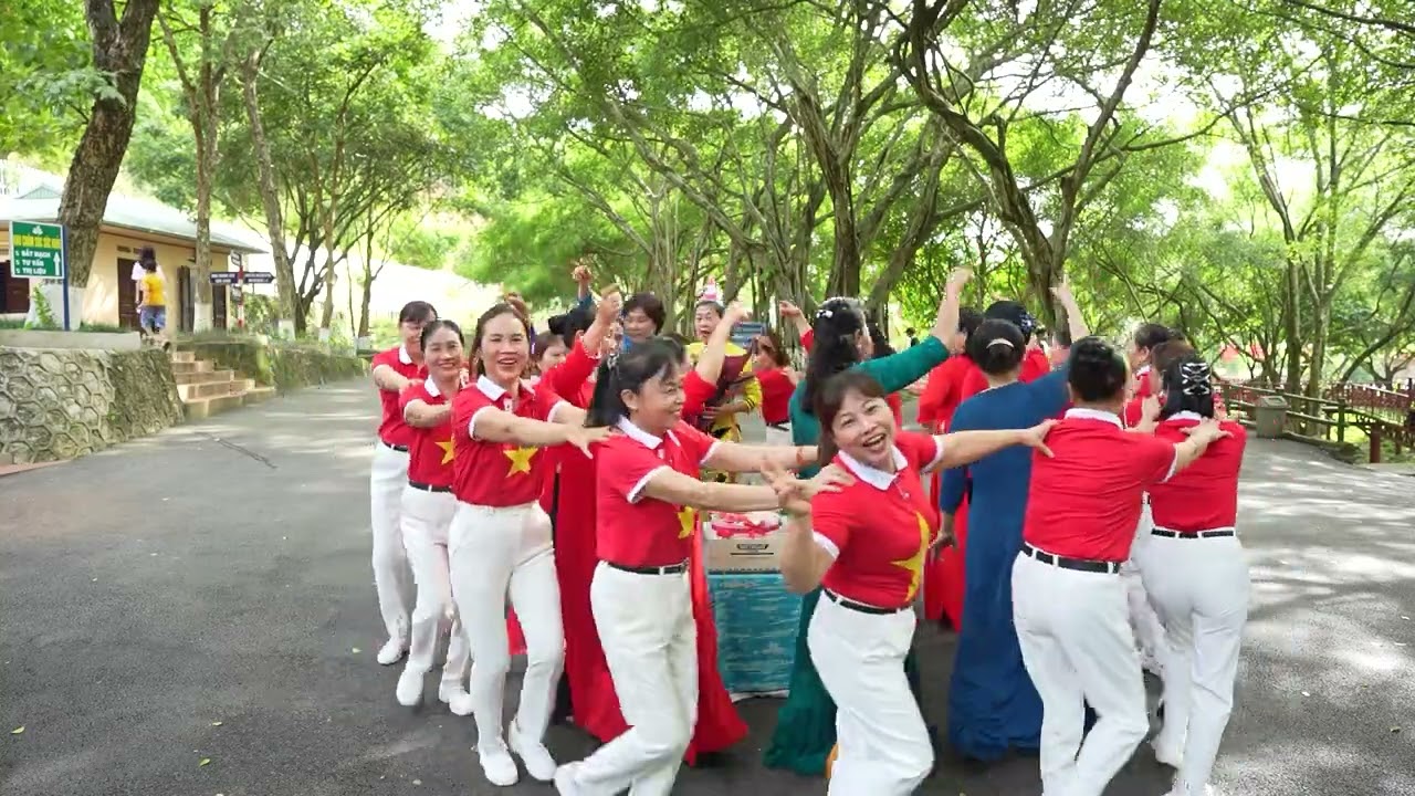 Khúc Hát Mừng Sinh Nhật (Đoàn Dân Vũ-Xã Tam Hiệp-Phúc Thọ-HN)