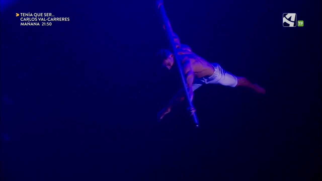 Genia aerial pole Festival Zaragoza