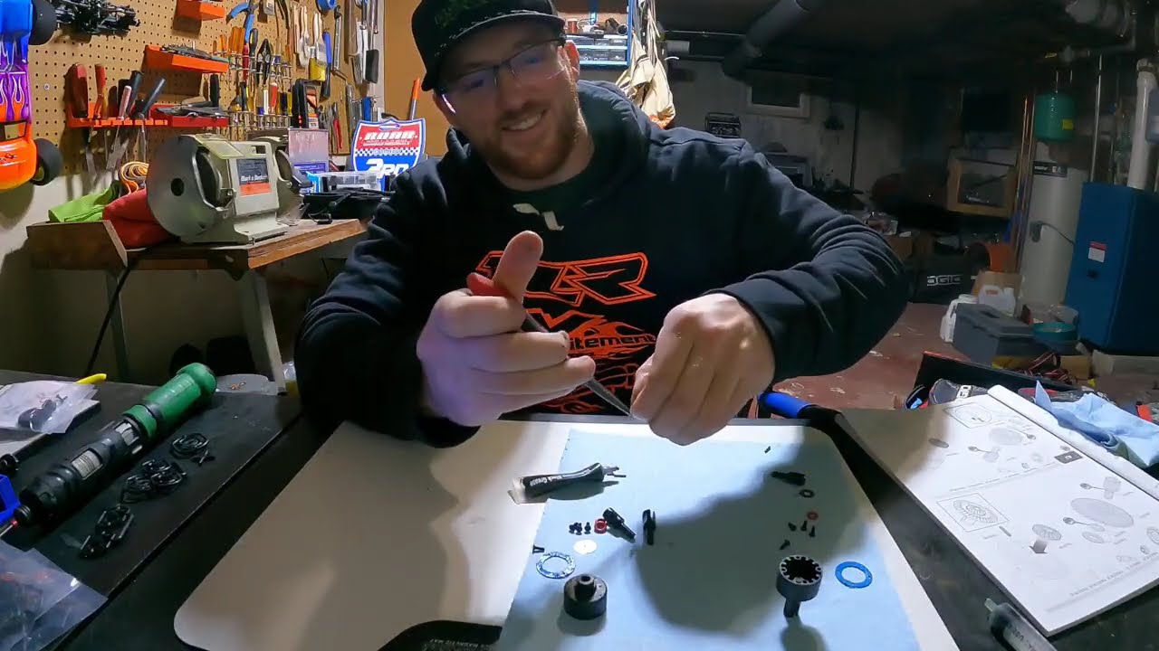 TLR 22X-4 2.0 Build Part 1 (Differentials & Shocks Part 1)