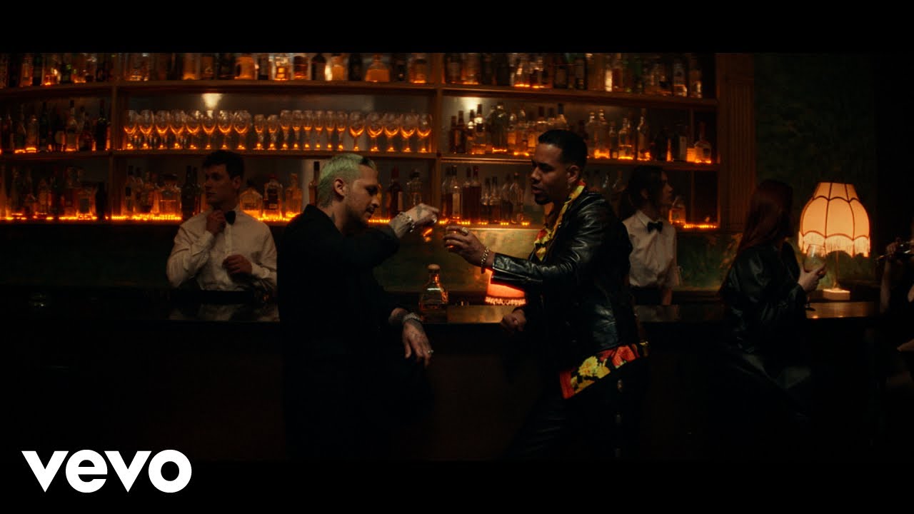 Romeo Santos, Christian Nodal - Me Extra&ntilde;o (Official Video)