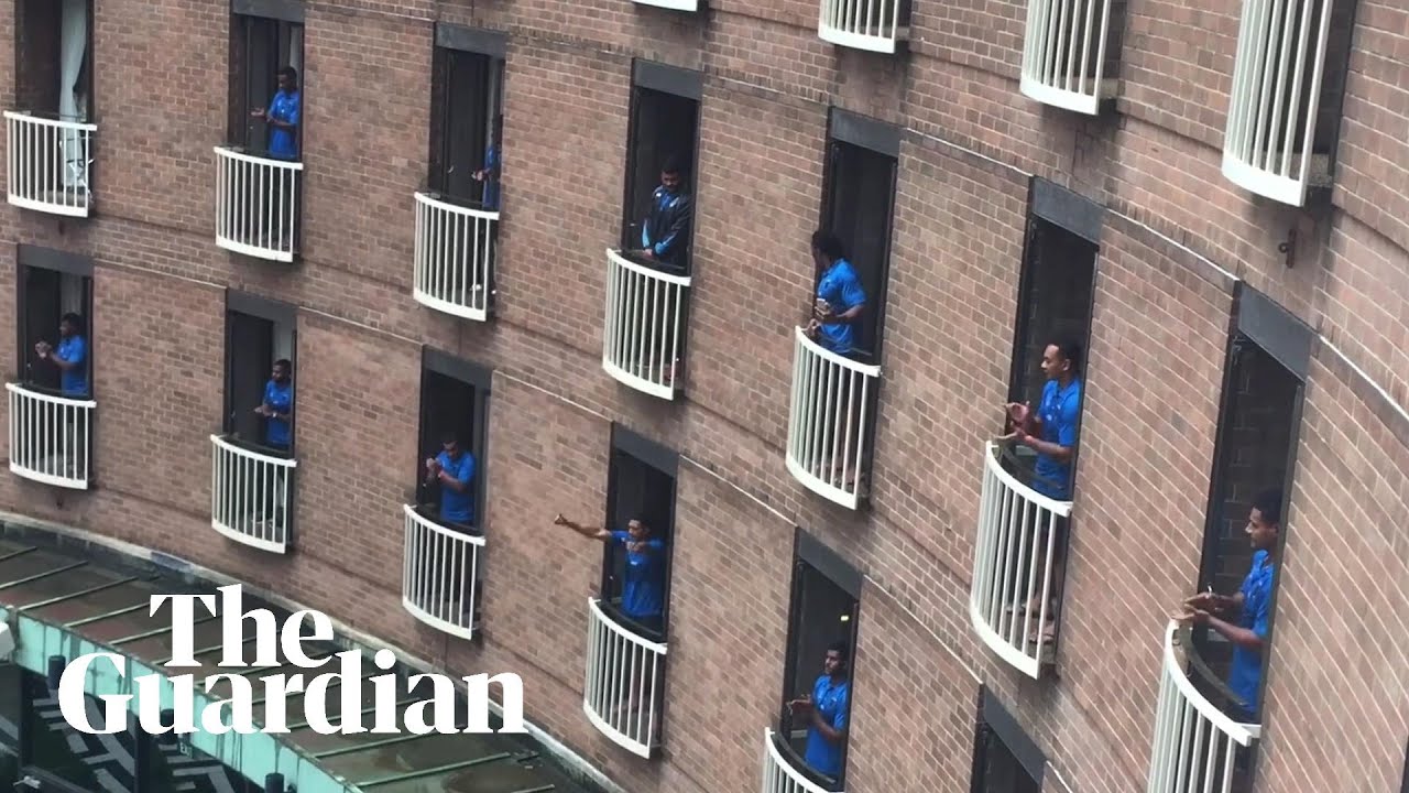 Fijian rugby league team sing from balconies to thank Sydney hotel quarantine staff