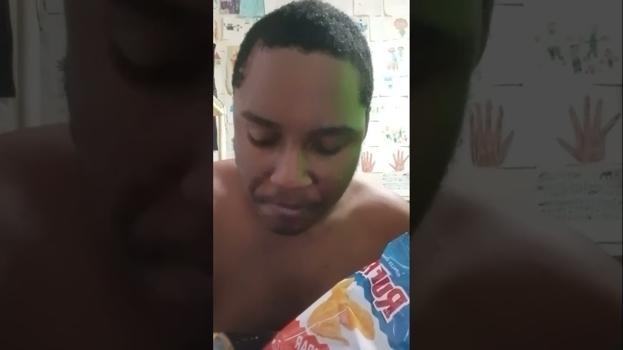 Keishaun Haynes Is Going To Eat Potato Chips Cheddar & Sour Cream Flavored With His Lips For Today..