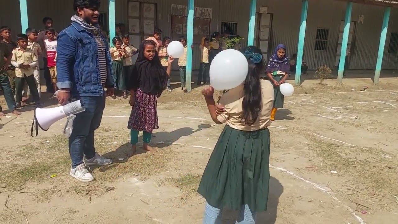 বেলুন ফুটানো খেলা। 