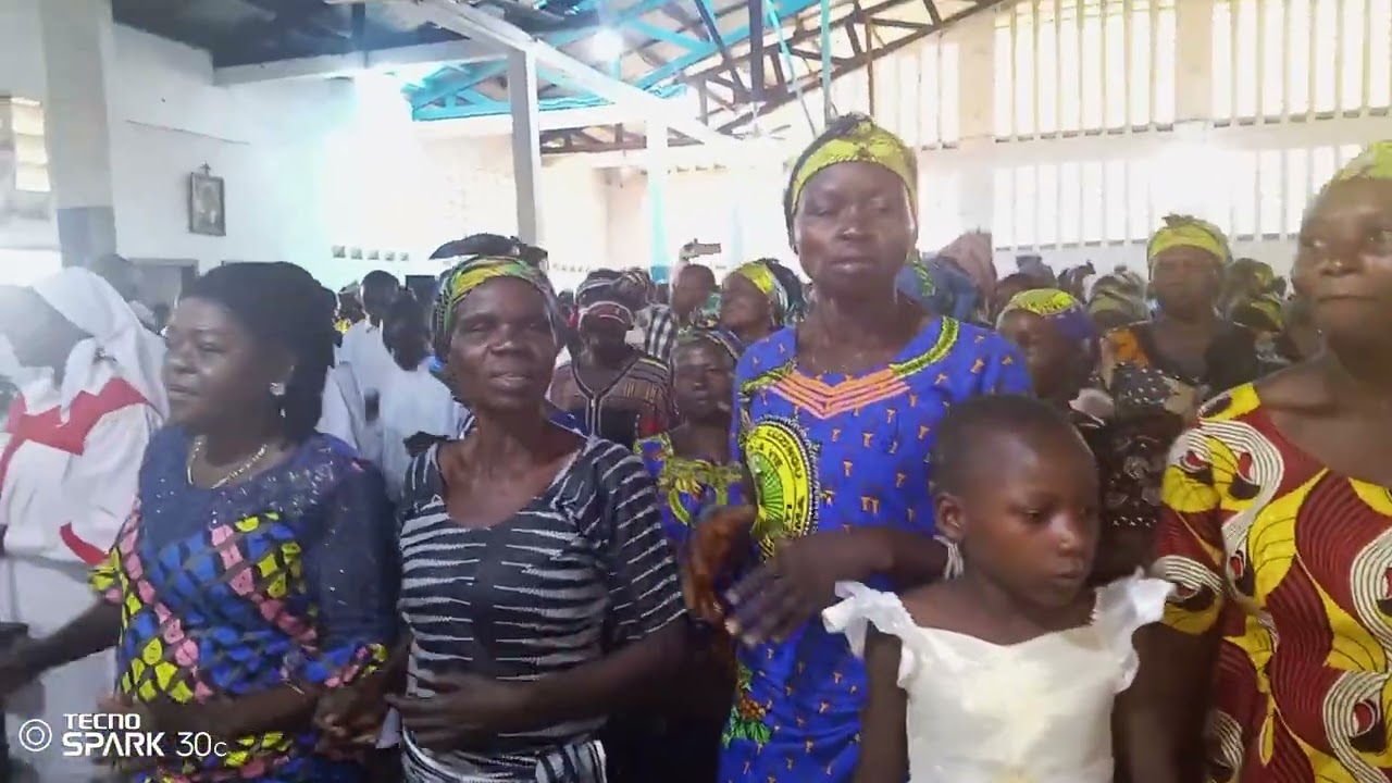 Chant de Gloria Par Chorale Sancta Maria à Budjla