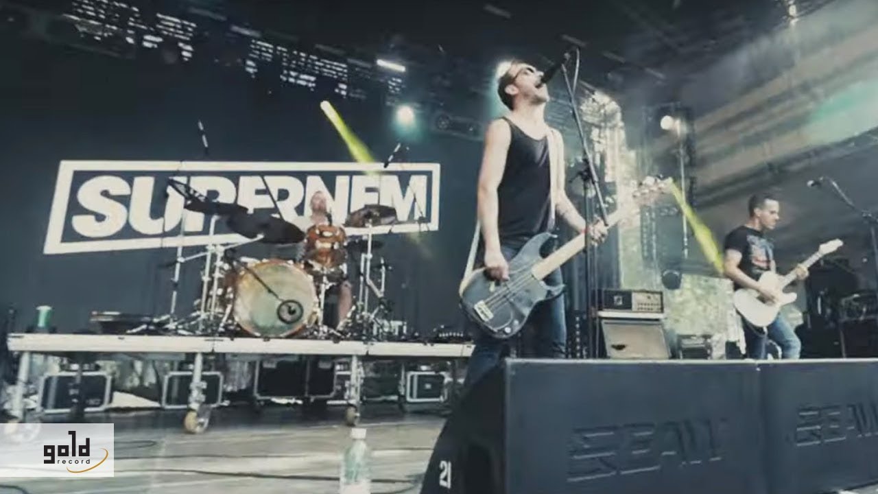 SUPERNEM – Reggelig táncolni egy rossz cipőben | Hivatalos videoklip