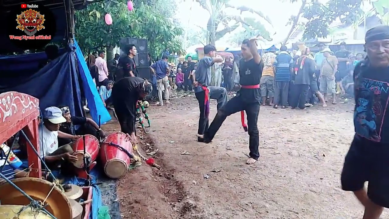 Seni jaranan oglek lutung kencono
