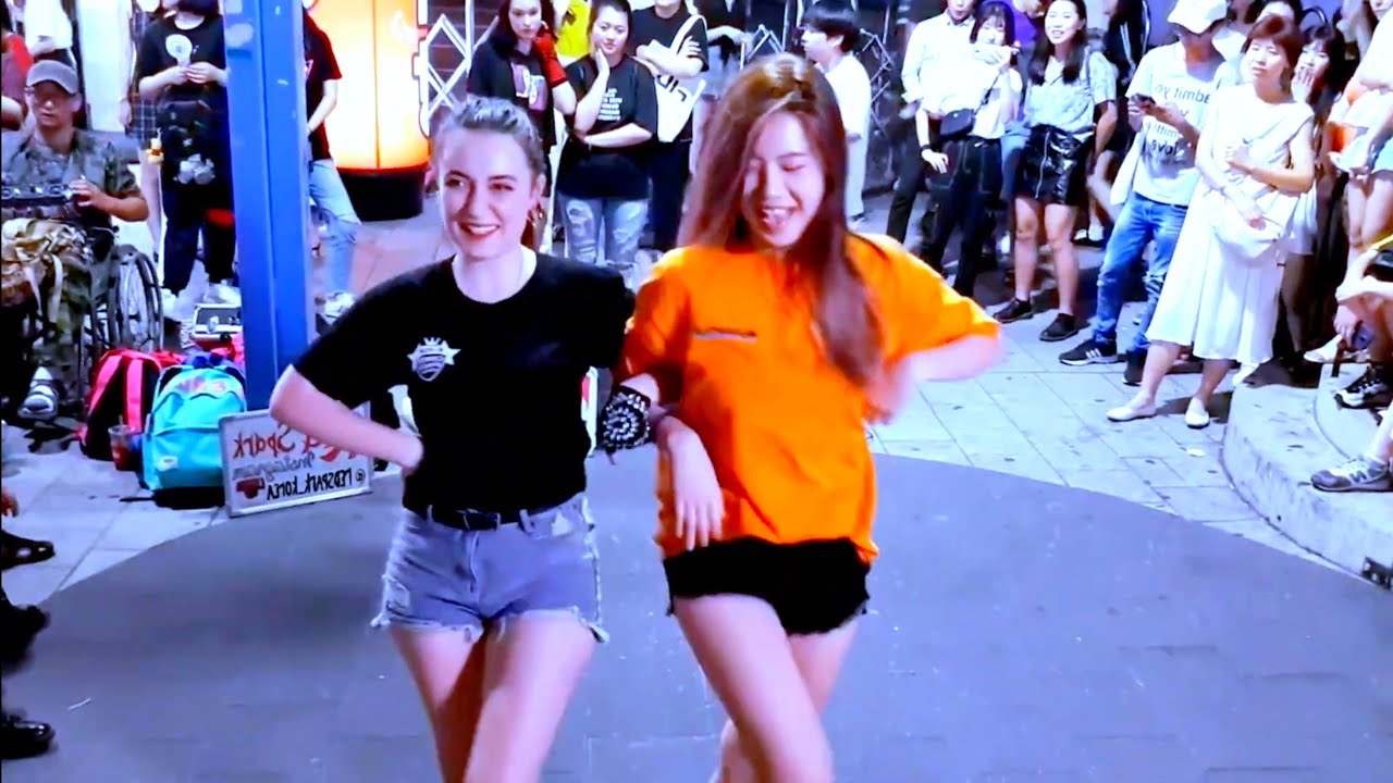 RED SPARK, MILA & WANYI. HONGDAE STREET BEAUTIFUL ATTRACTIVE BUSKING. MISSING THOSE DAYS SO MUCH.