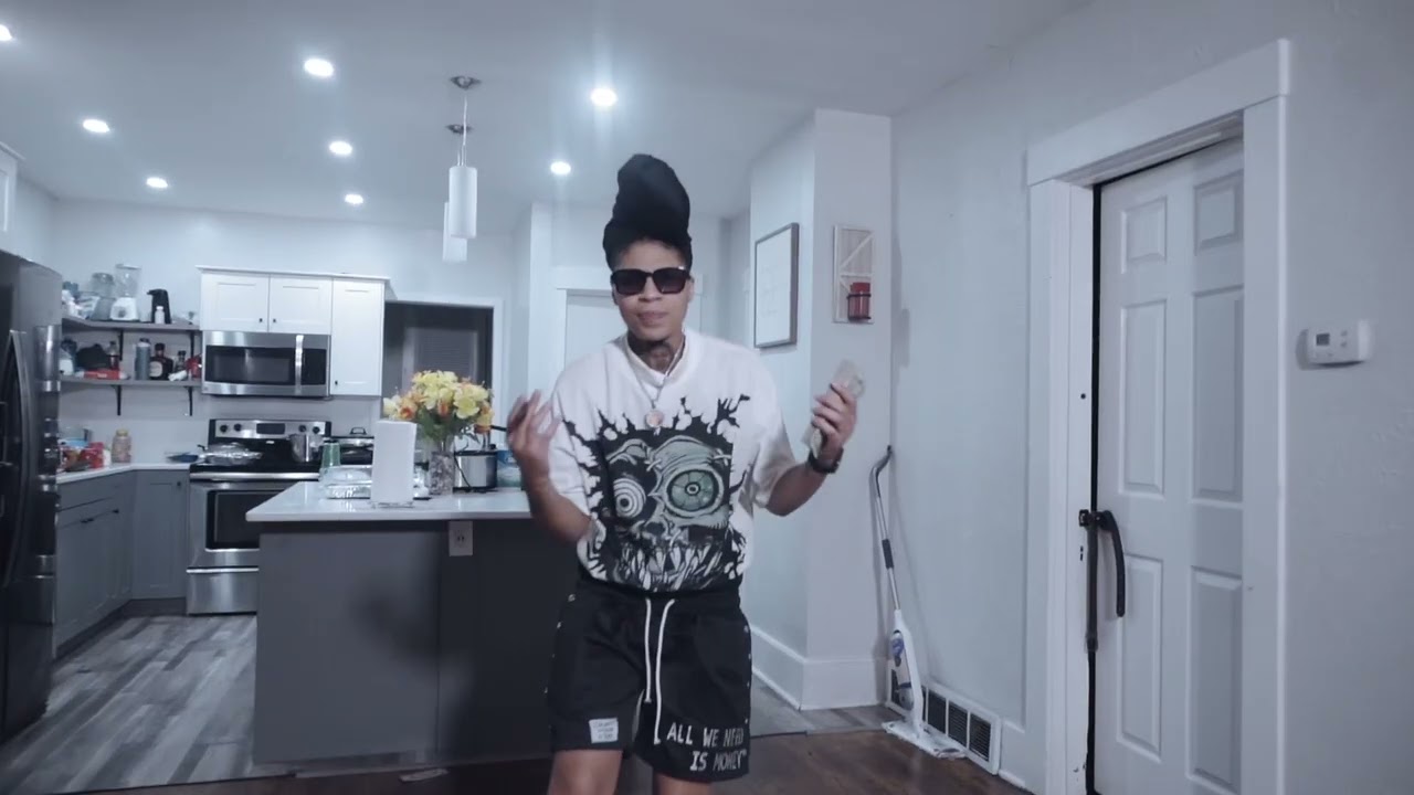 QueenMelody Corleone- “problems”(shot by @KimbroughFilms)