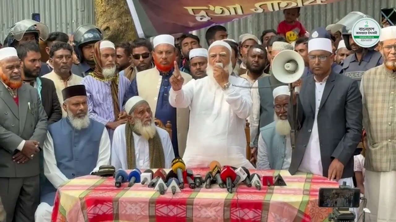 একটি দুষ্টচক্র আমার টুইটার একাউন্ট হ্যাক করে মা-বোনদের নিয়ে কটুক্তি ছড়িয়েছে—এরা ডাকাত, এরা কাপুরুষ