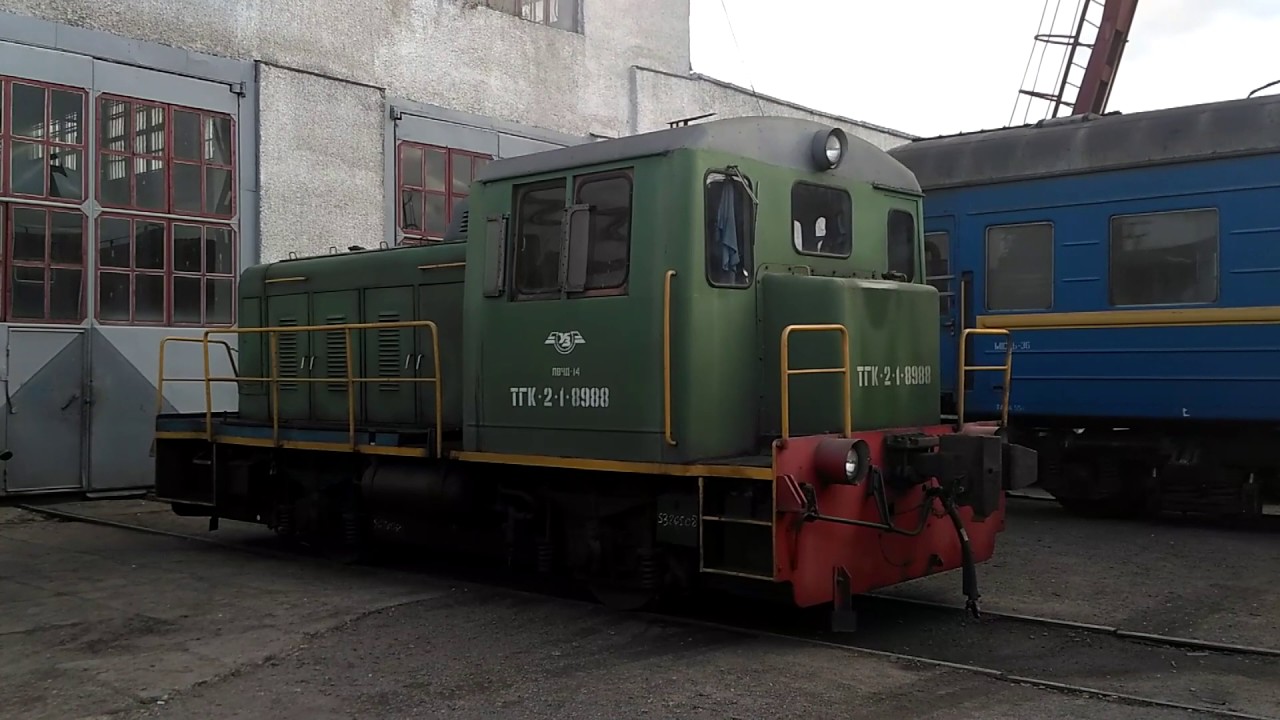 Ретро-тепловоз ТГК2-8988. Прицепка к пассажирскому вагону. Diesel TGK2. Slinging to passenger cars.