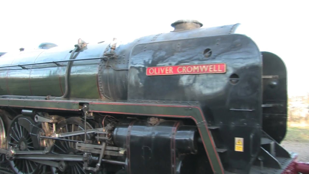 78019 & 70013 Oliver Cromwell at GCR - Jan 2010