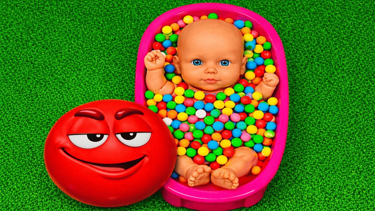 Washing Baby Doll in Rainbow Water – Satisfying Colorful Bath ASMR