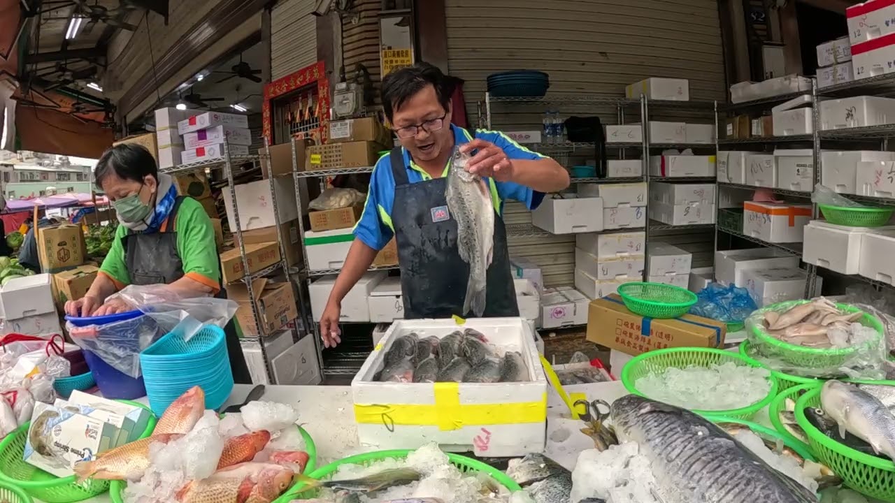 小季海鮮叫賣週六日：台中市北區柳川西路四段82號