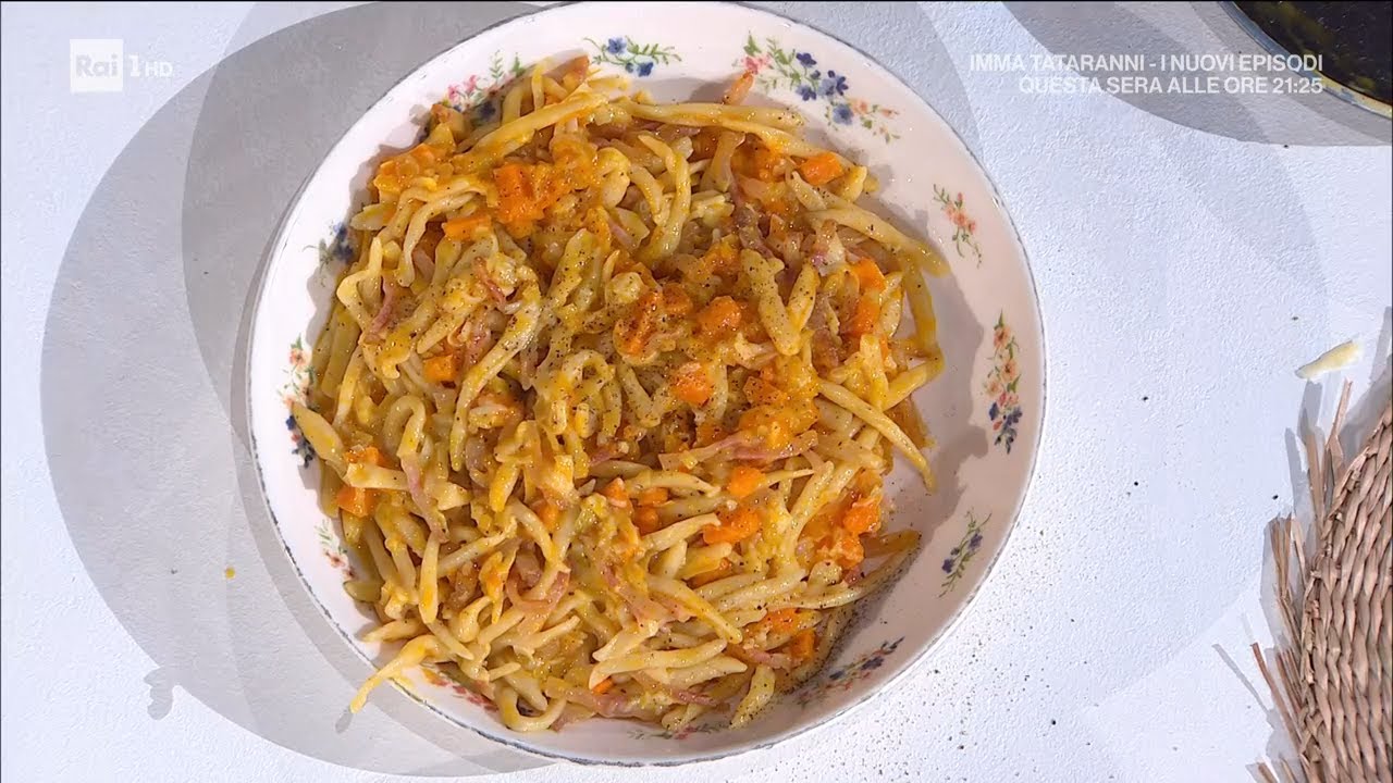Strozzapreti con porri e zucca e guanciale - È sempre mezzogiorno - 06/10/2022