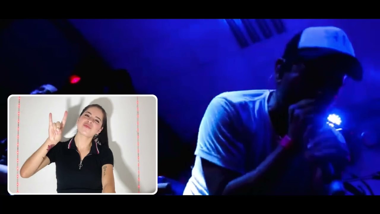 COLOMBIANA REACCIONA A CHABELOS - SHAKIRA Y SUS AMIGAS